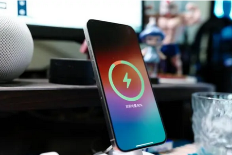 赫章苹果15换屏服务分享用什么充电器给iPhone15充电更好 